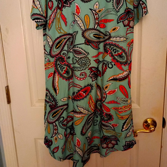 Adorable dress for an evening down the park. - Picture 1 of 3